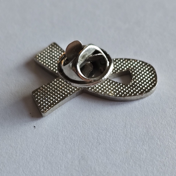 Pink ribbon brooch breast cancer pin silver tone - Picture 3 of 6